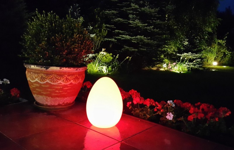 Lampa ogrodowa LED w kształcie dużego jajka. Przenośna i indukcyjna, różne kolory.