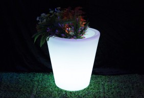 Lampa dekoracyjna LED w kształcie donicy - efektowne rozwiązanie na taras lub balkon